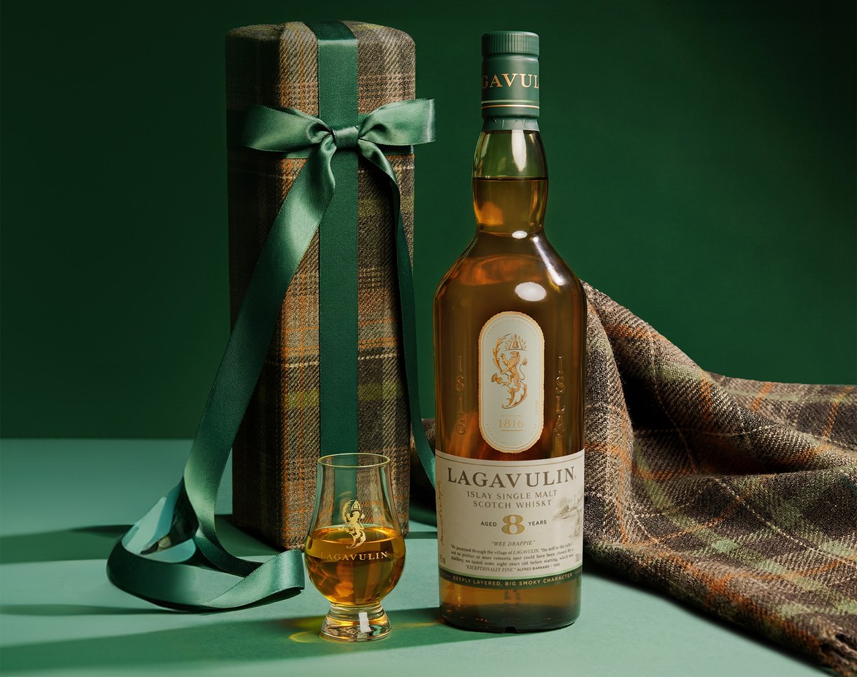 Lagavulin 8 bottle